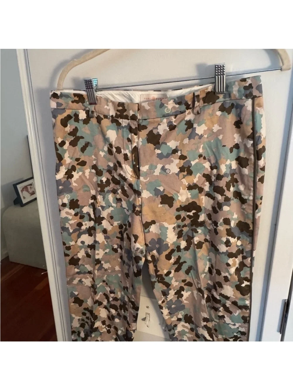 Tory Burch Camo Print Straight Leg Cropped Pants | Size 4 | Like New